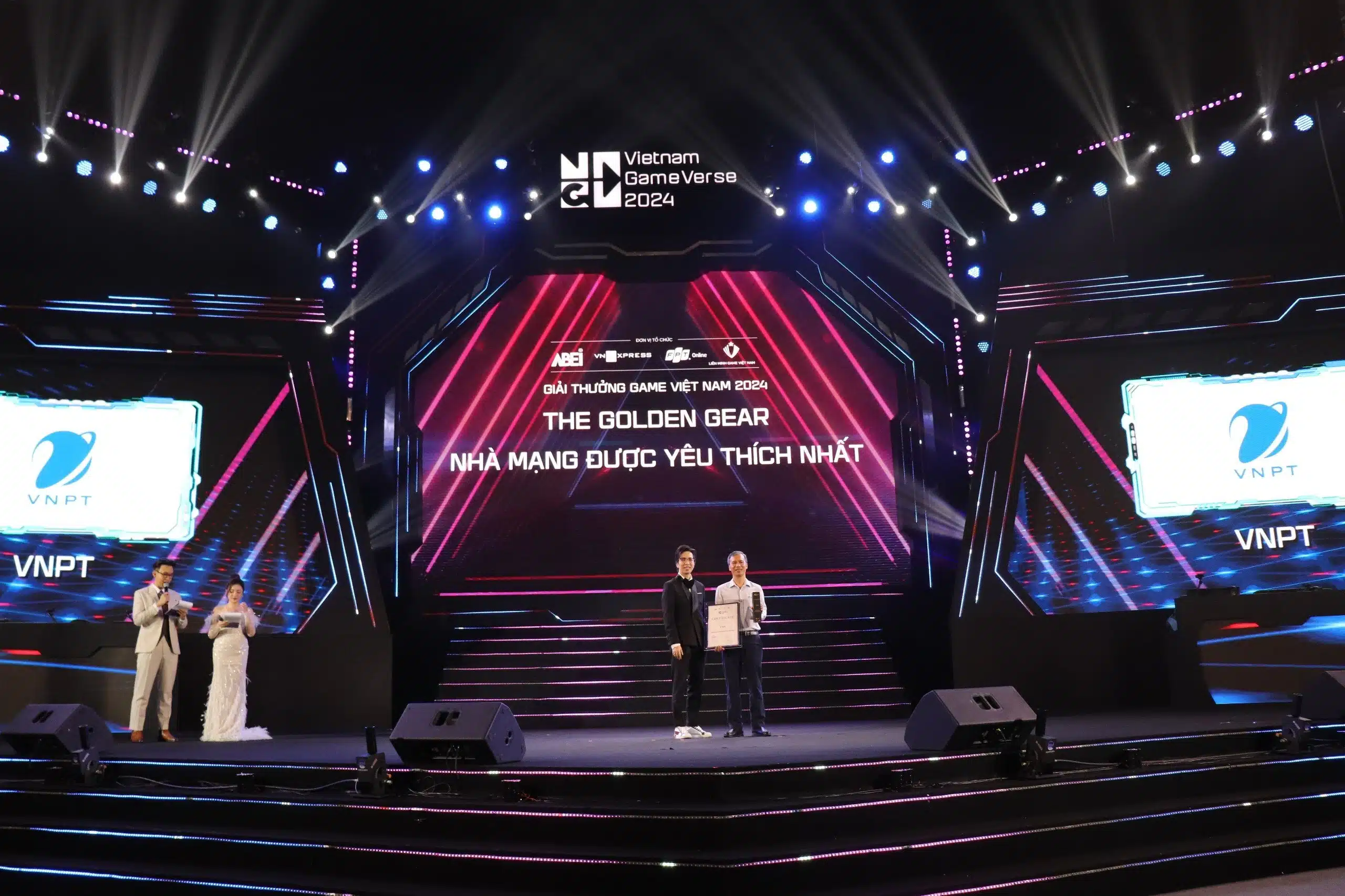 VNPT được vinh danh là Nhà mạng được yêu thích nhất tại Vietnam Game Awards 2024 VNPT Vietnam Game Awards 2024